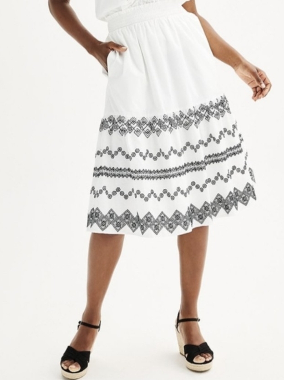 NWT. Draper James White Embroidered Skirt